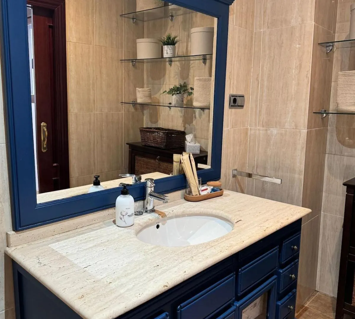 Gran Casa Cerca De La Playa Con 3 Dormitorios En Pedregalejo Malaga 0*,  Hiszpania